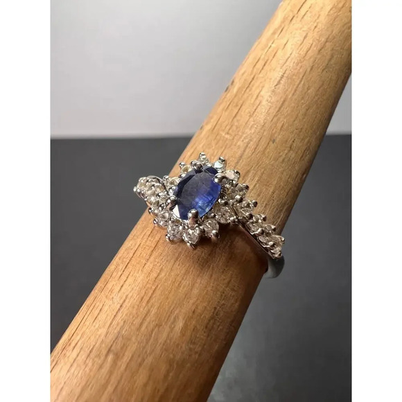 Blue sapphire and zircon floral ring in platinum over sterling silver size 5 - Picture 1 of 11